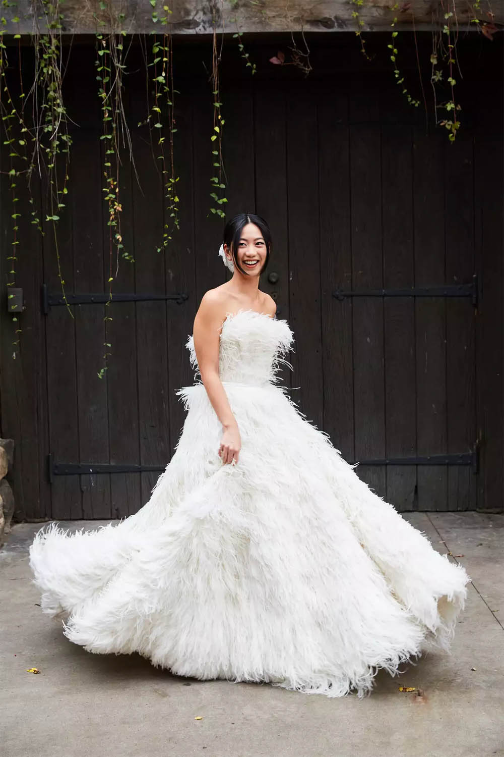 Wedding dress 2025 feathers on bottom