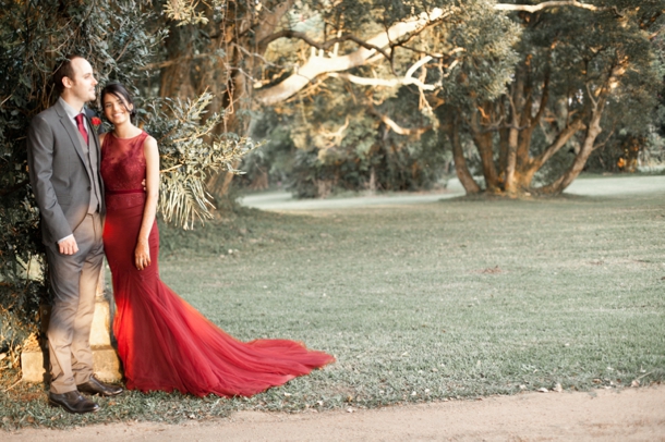 konservativ Grundig brændt South African Wedding with Red Illusion Lace Dress by Casey Jeanne