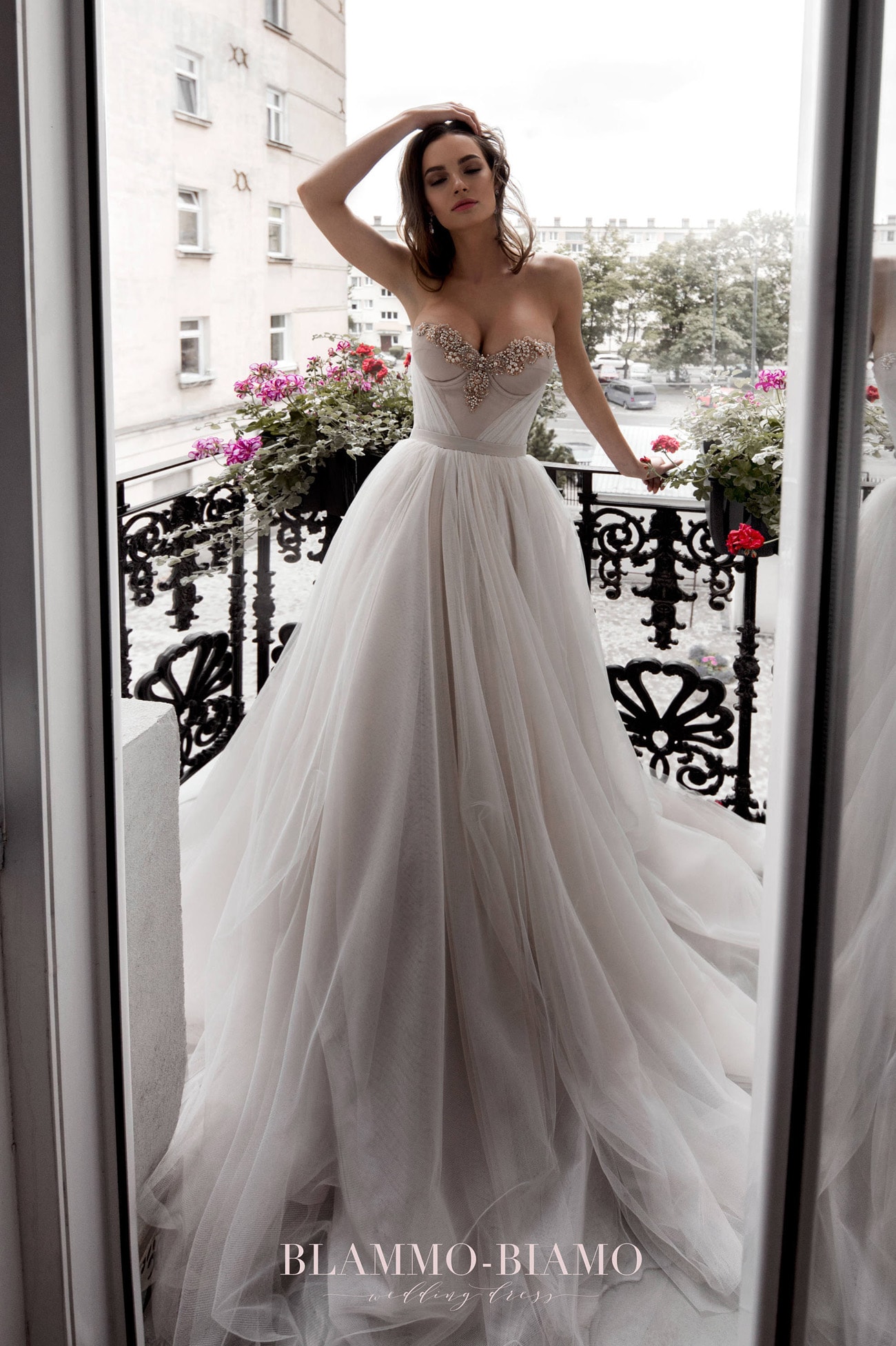 Wedding dresses shop hourglass body