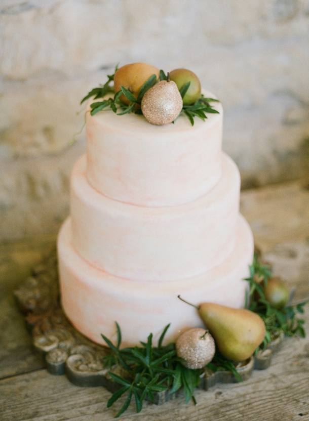 15 Rustic Winter Wedding Cakes | SouthBound Bride