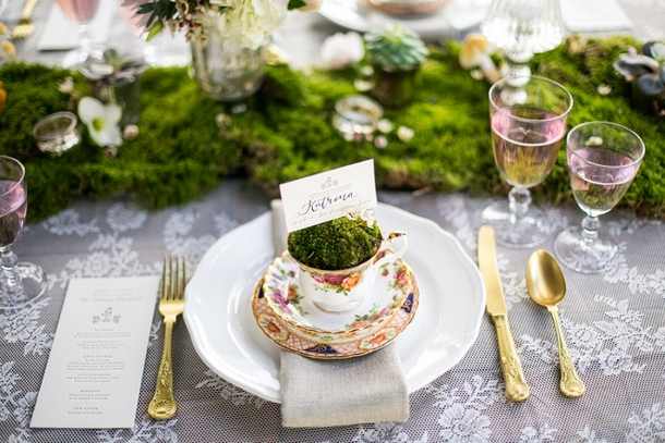 Vintage teacup and moss runner | Credit: Anneli Marinovich (17)