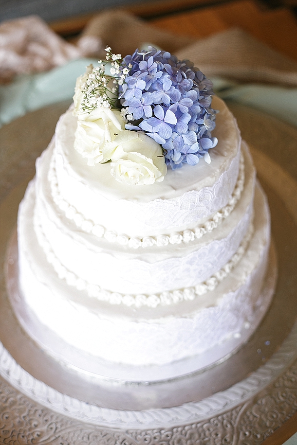 Meringue Hydrangea Cake - Amazing Cake Ideas