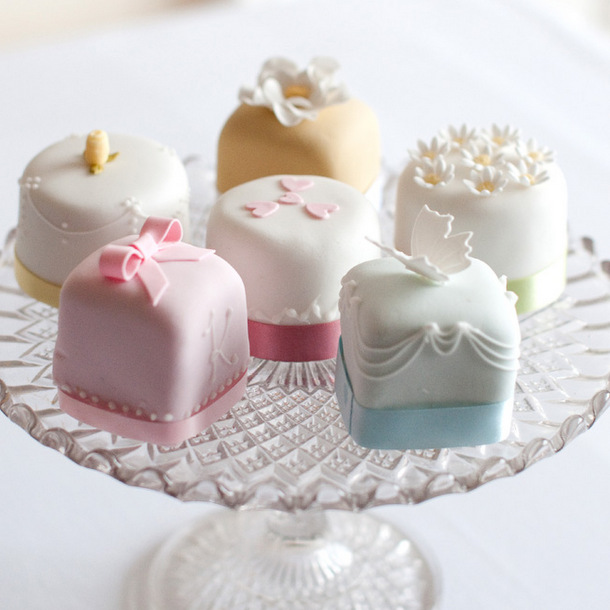 Pastel Petit Fours