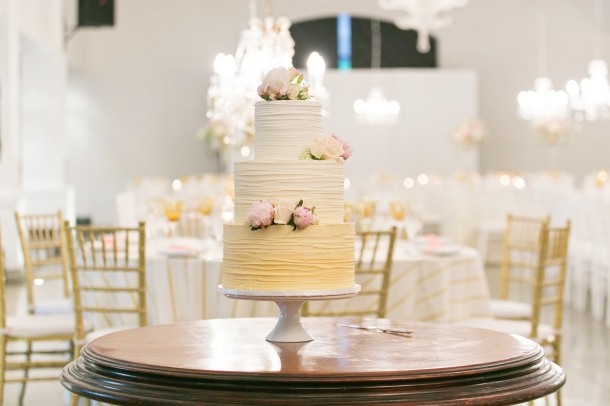 Blush Roses on Wedding Cake