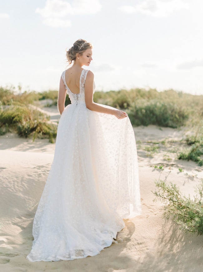 30 Dreamy Beach Wedding Dresses ...
