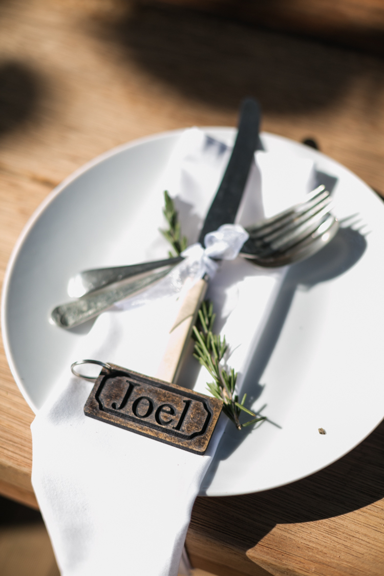 Simple Rustic Place Setting | Image: Long Exposure