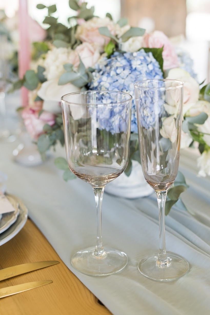 Pantone Serenity & Rose Quartz Table Decor | Credit: Jack & Jane Photography