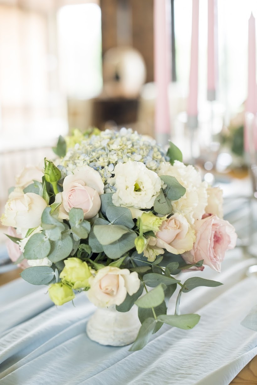 Pantone Serenity & Rose Quartz Centerpiece | Credit: Jack & Jane Photography