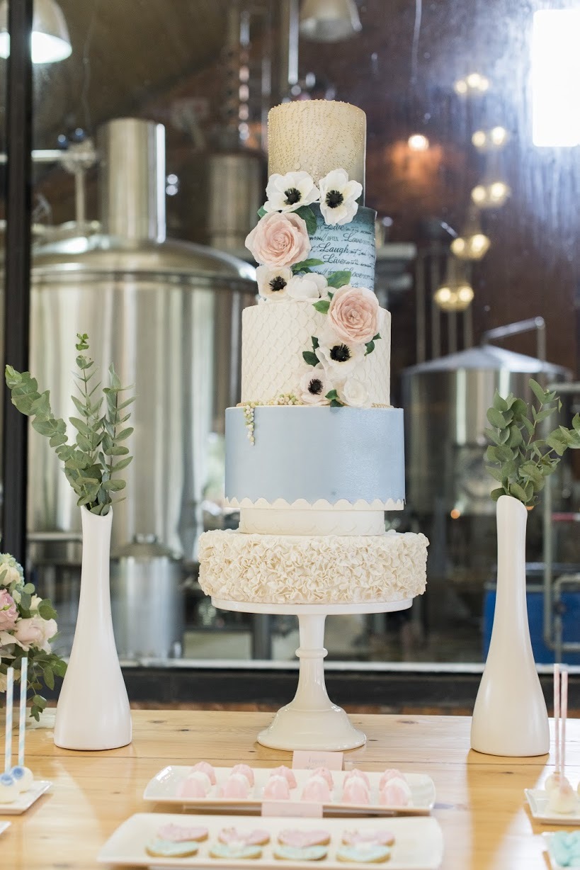 Pantone Serenity & Rose Quartz Wedding Cake | Credit: Jack & Jane Photography
