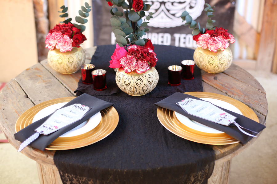 Día De Los Muertos Table Decor | Credit: Hello Love Photography