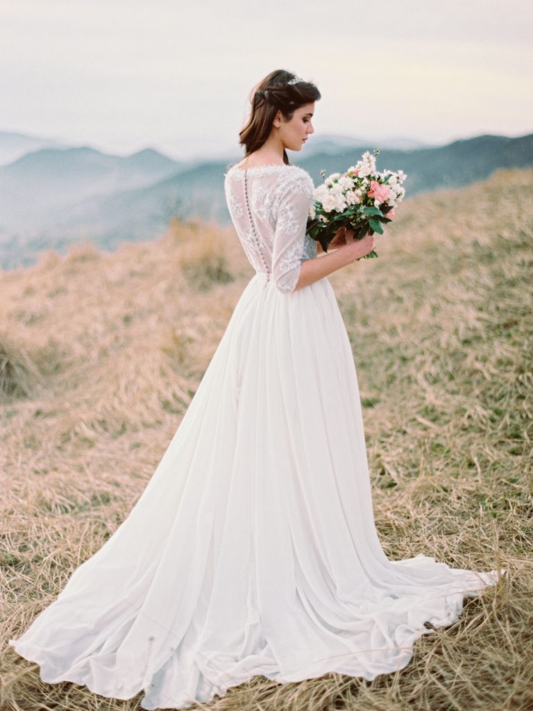 20 Romantic Ethereal Wedding Dresses