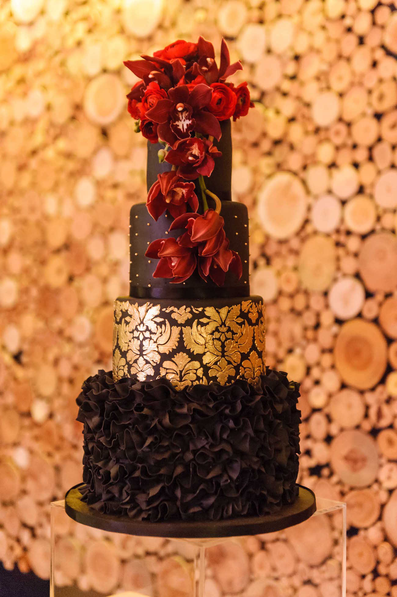 Glamorous Black and Gold Wedding Cake | Credit: Vizion Photography