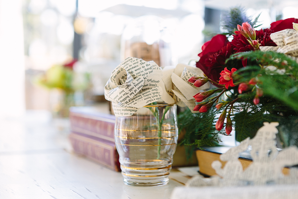 Paper Rose Centerpiece | Credit: Andries Combrink & Runaway Romance