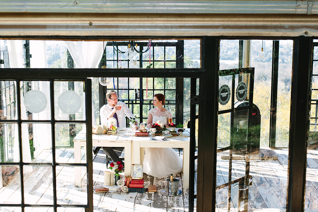 Alice in Wonderland Inspired Elopement | Credit: Andries Combrink & Runaway Romance