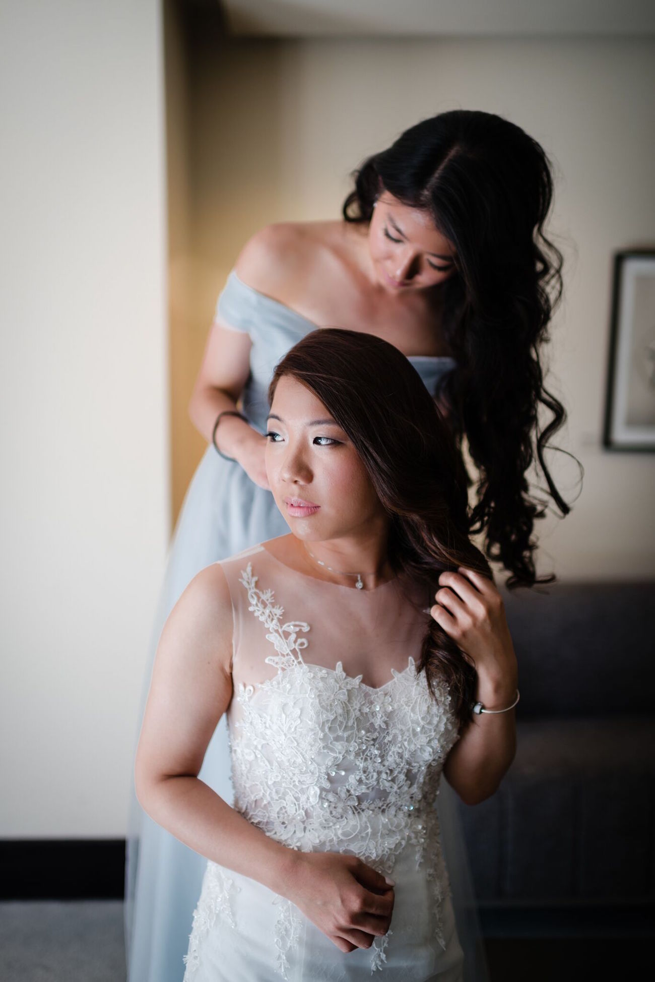 Elegant Bride Getting Ready | Image: Wynand van der Merwe