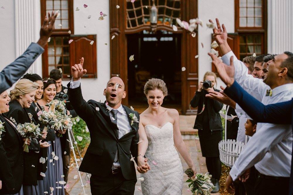 Confetti Toss | Image: Lad & Lass Photography