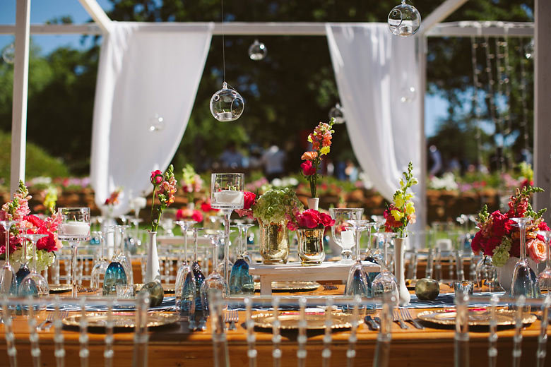 Vibrant Outdoor Wedding Tablescape | Image: Moira West