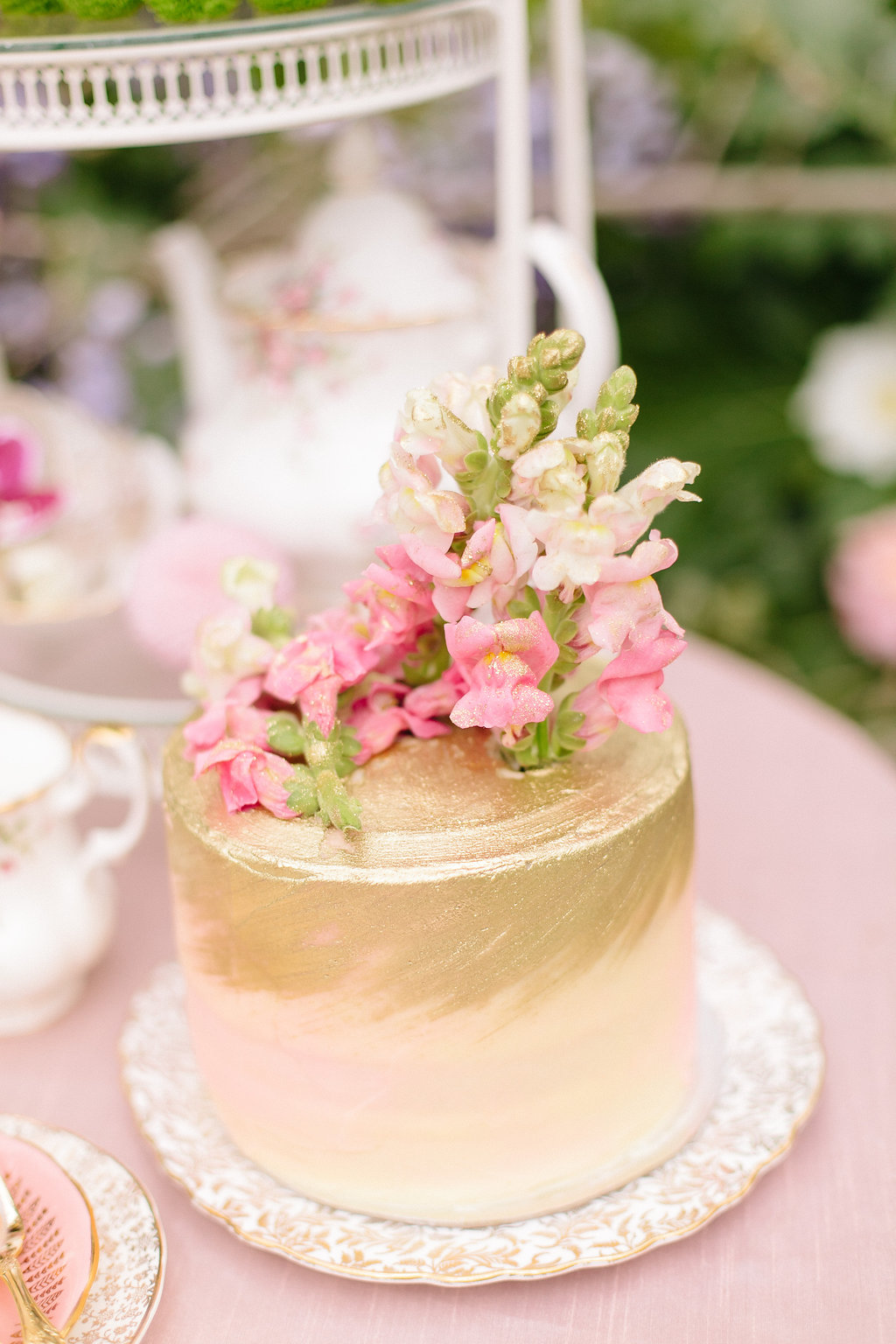 Gold and Blush Wedding Cake | Image: Nelani Van Zyl