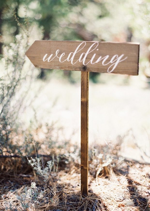 20 Rustic Wood Wedding Signs SouthBound Bride   001 Rustic Wood Wedding Signs On SouthBoundBride 620x872 