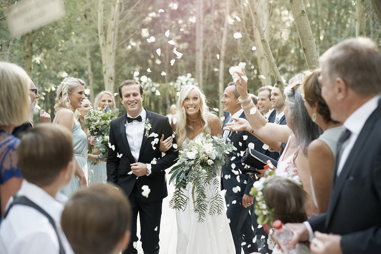 Confetti Toss | Image: Knit Together Photography