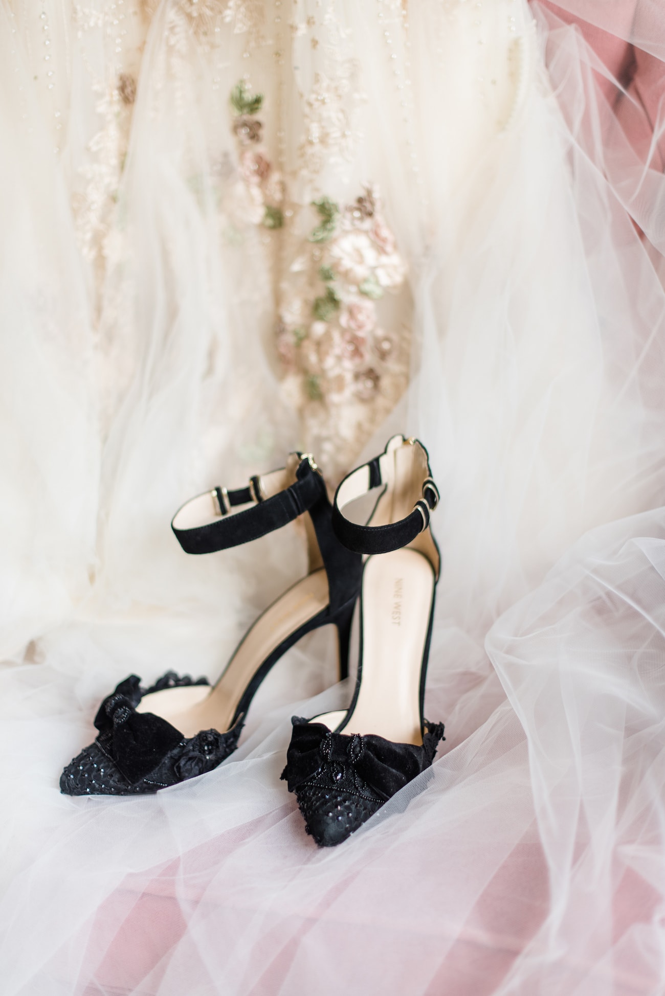 Black Bridal Shoes | Image: Roxanne Davison