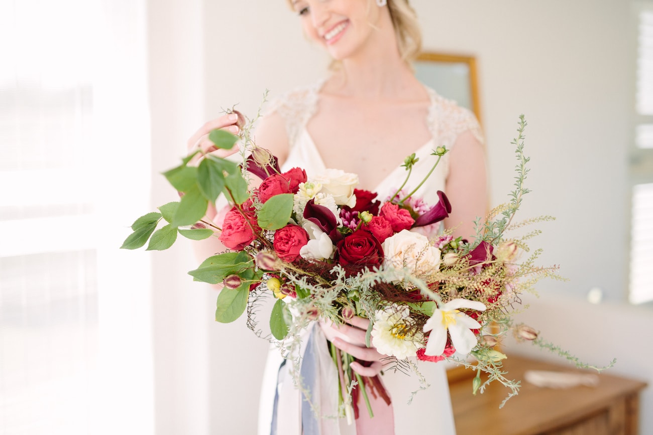 Gorgeous Loose Bouquet | Image: Tasha Seccombe