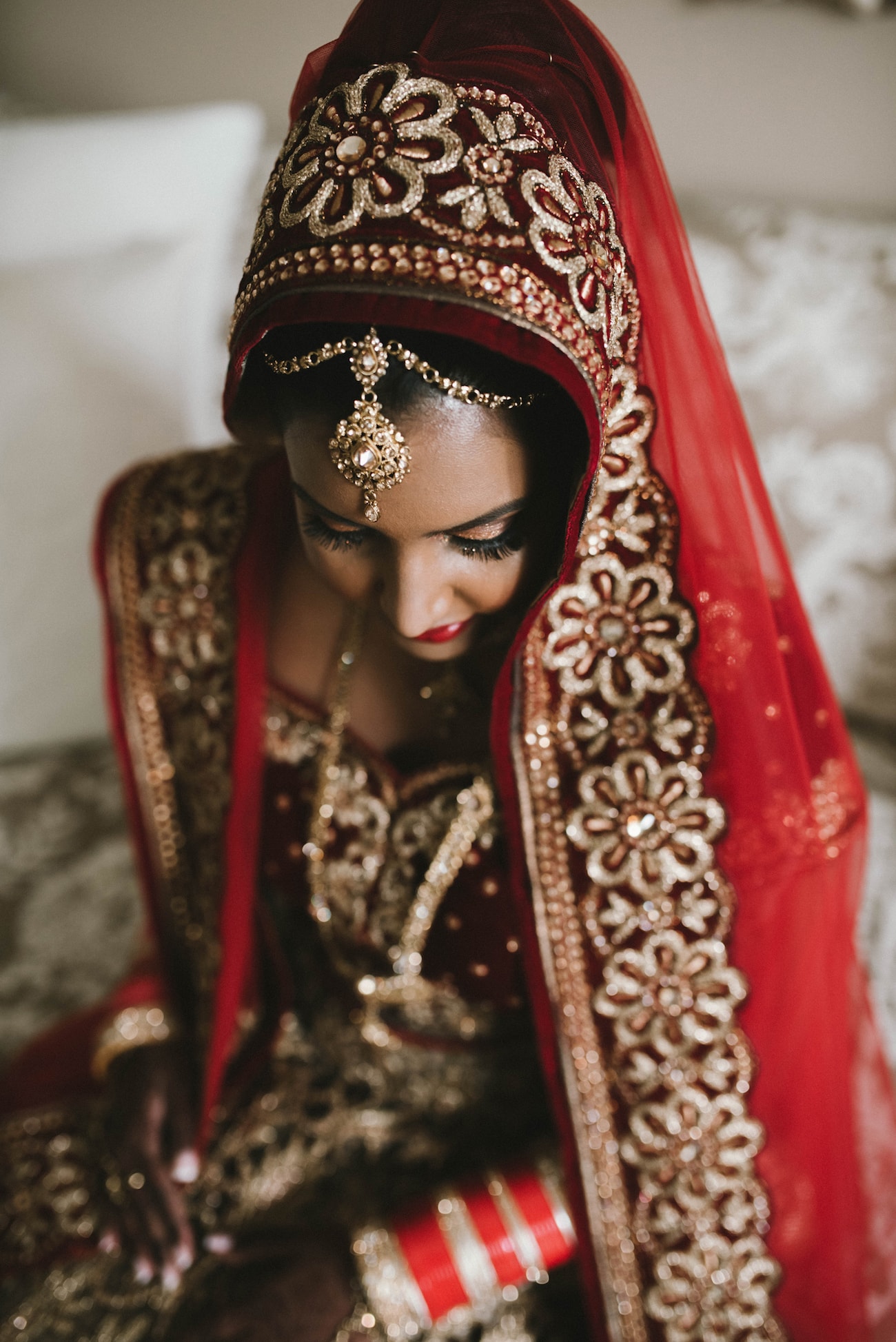 Bridal Headpiece with Polki Maang Tikka and Dupatta | Image: Claire Thomson