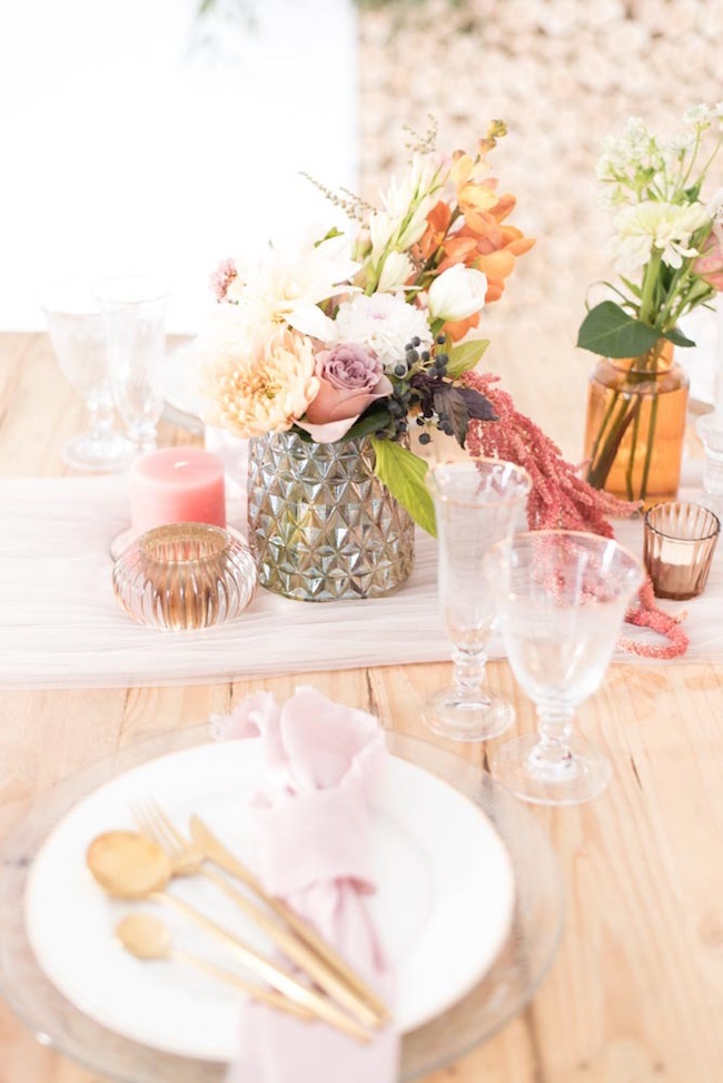 Romantic Fall Table Decor | Image: Cara Faye Weddings