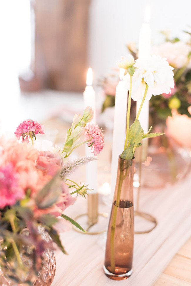 Candle & Bud Vase Centerpiece | Image: Cara Faye Weddings