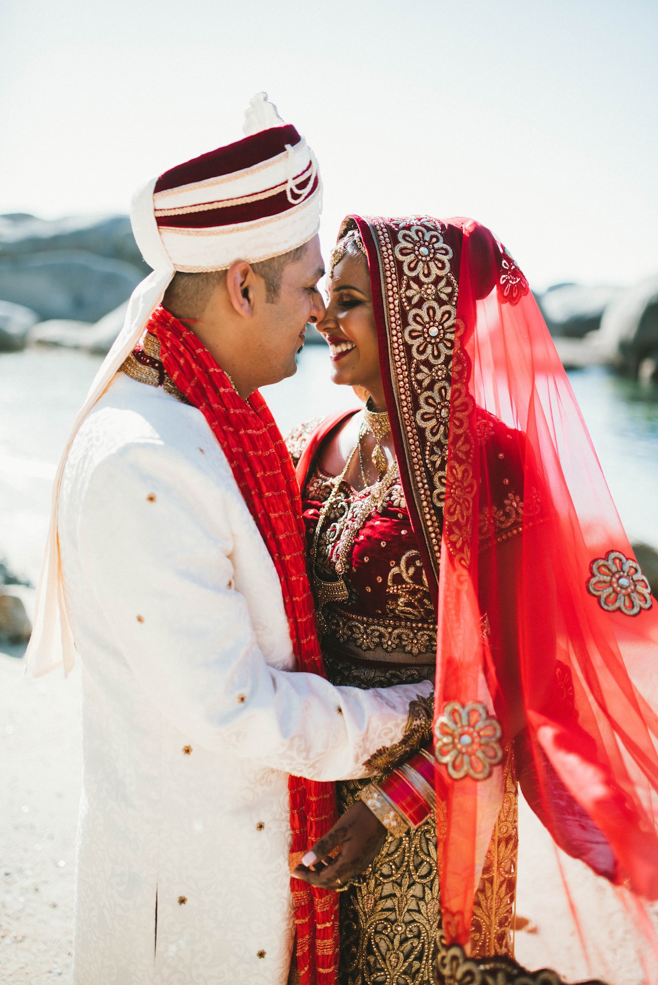 Traditional Hindu Bride & Groom | Image: Claire Thomson