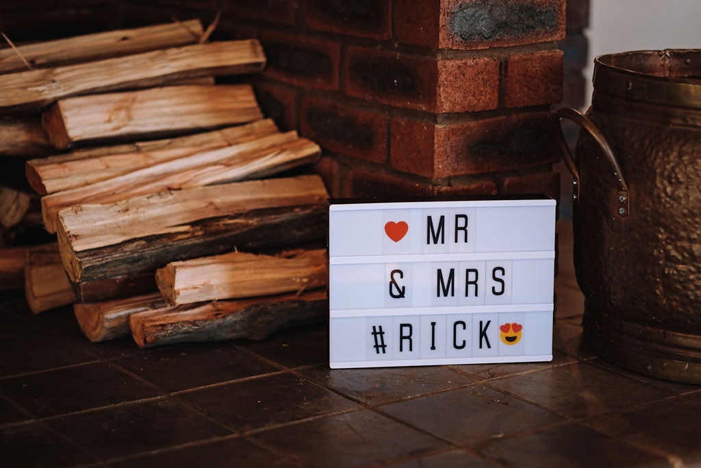 Mr & Mrs Sign | Image: The Shank Tank