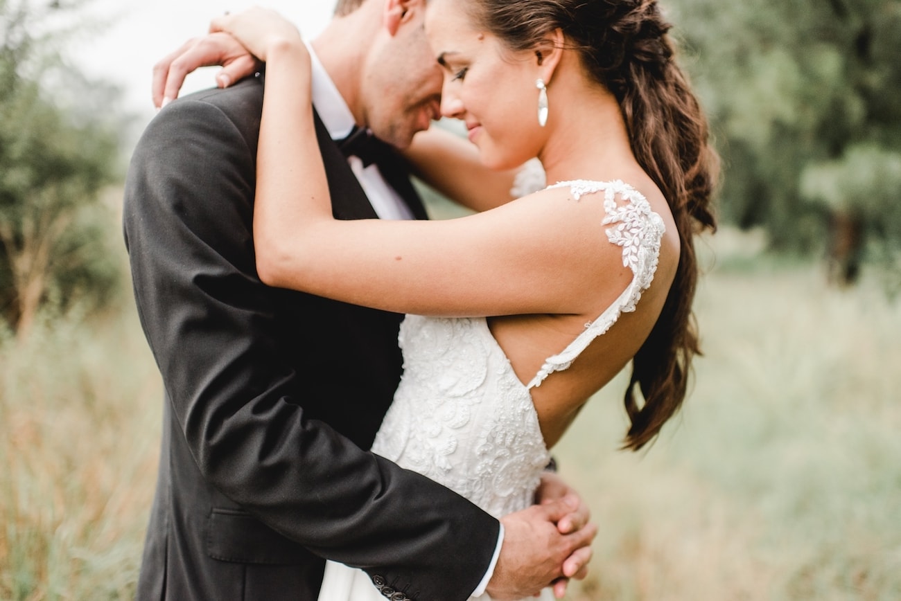 Simply Elegant Modern Wedding at White Light | Image: Carla Adel