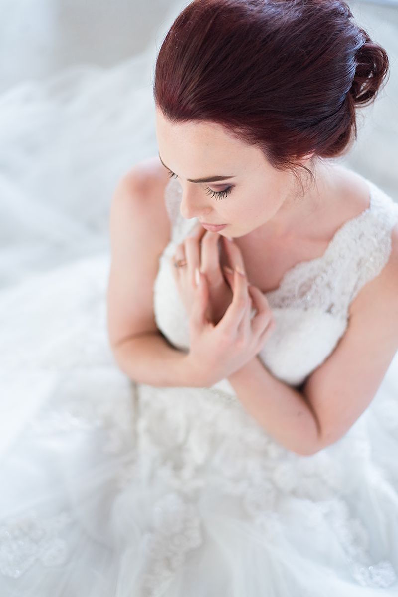 Bride in Lace Dress | Image: Marilize Coetzee