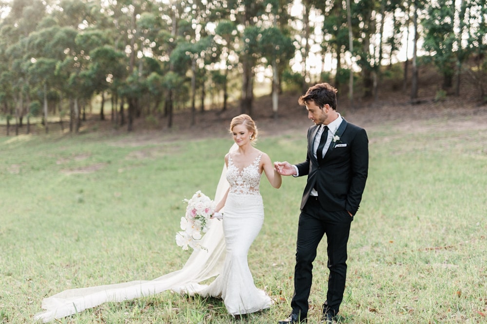 Hanrie Lues Lace Bodice Wedding Dress | Image: Bright Girl Photography