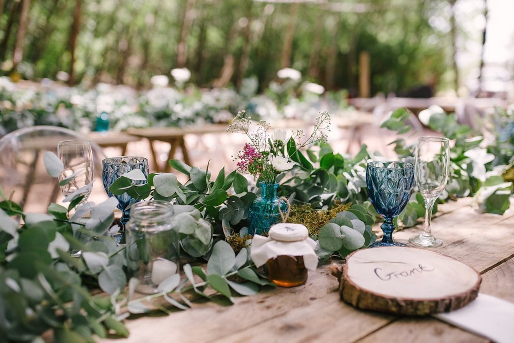 Tree Slice Place Mats for Forest Wedding | Image: Cheryl McEwan