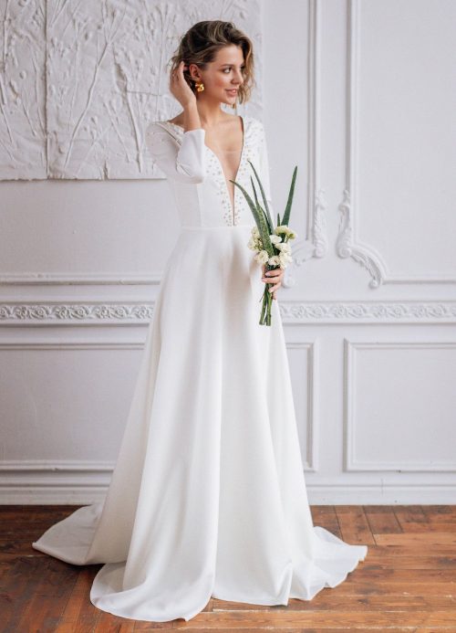 25 Beautiful Pearl Wedding Dresses & Accessories from Etsy